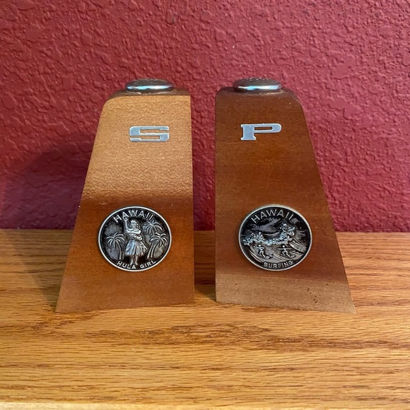 Vintage Hawaii surfing Hula girl salt and pepper shakers - Picture 1 of 7